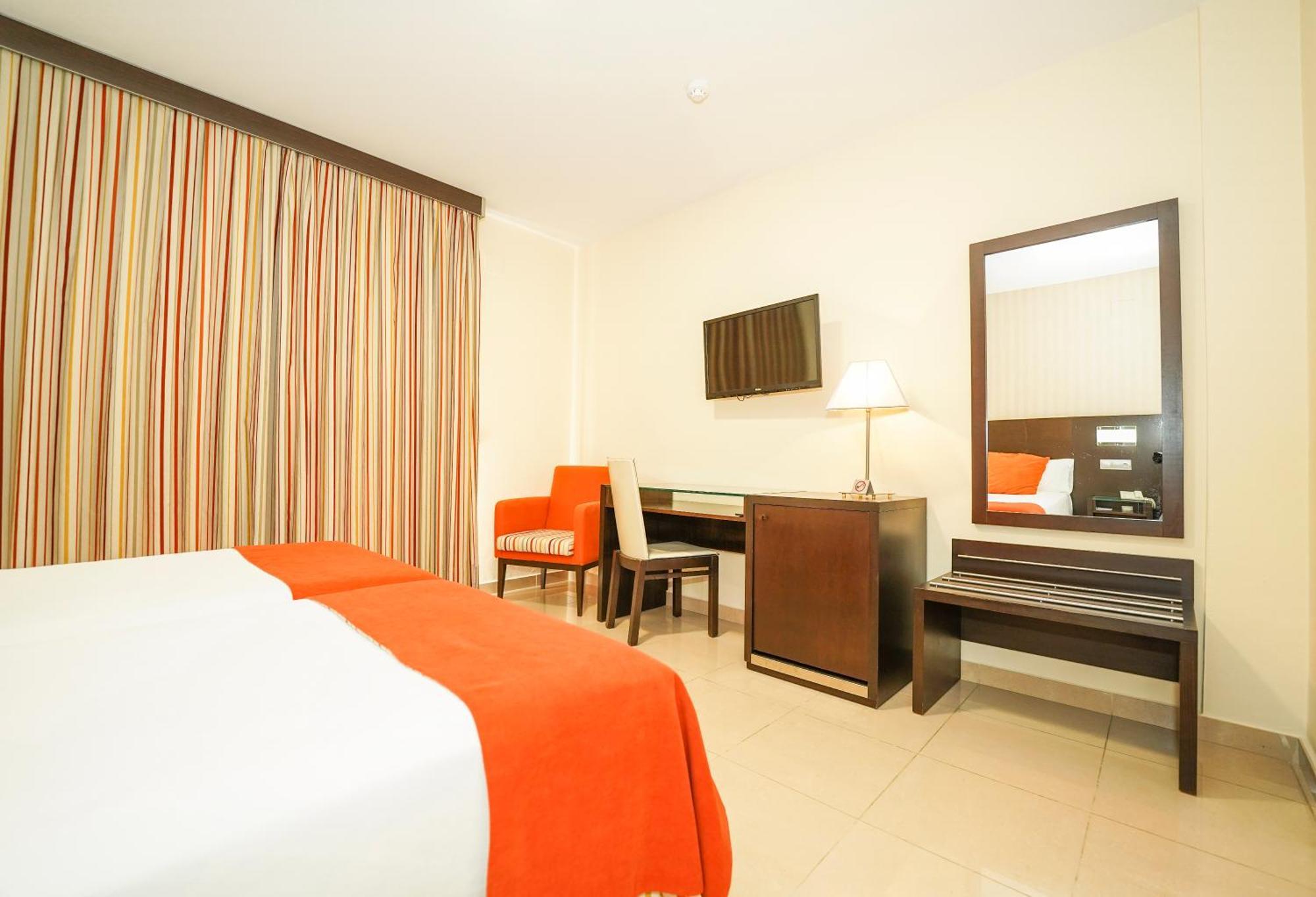 Hotel Pradillo Conil Конил-де-ла-Фронтера Екстериор снимка